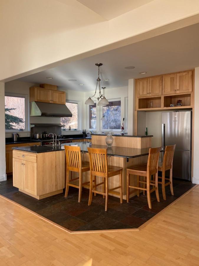 Frenchy'S Adventure Bed And Breakfast Anchorage Exterior foto