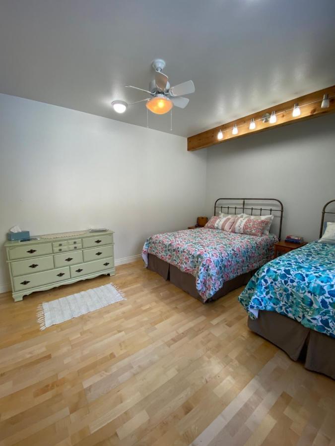 Frenchy'S Adventure Bed And Breakfast Anchorage Cameră foto