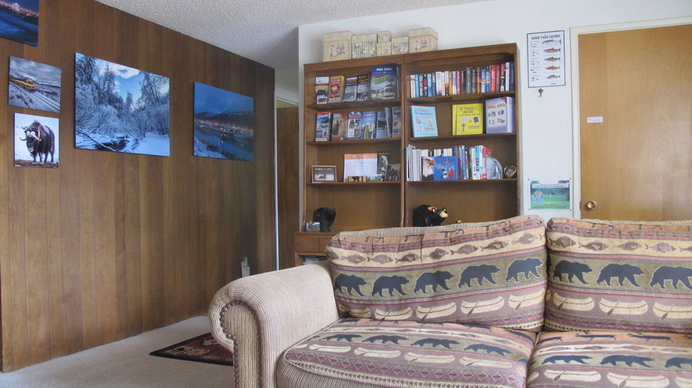 Frenchy'S Adventure Bed And Breakfast Anchorage Exterior foto