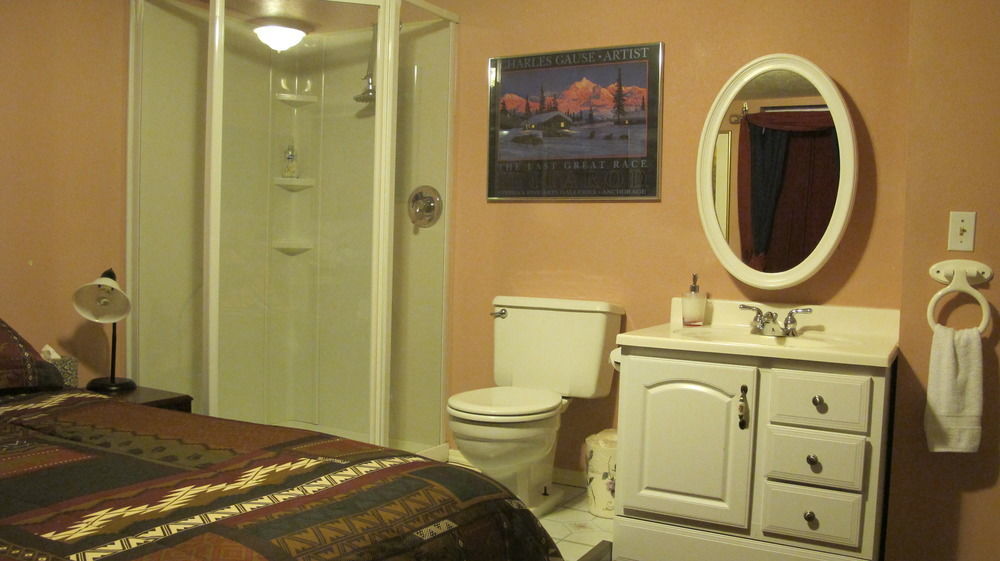 Frenchy'S Adventure Bed And Breakfast Anchorage Exterior foto